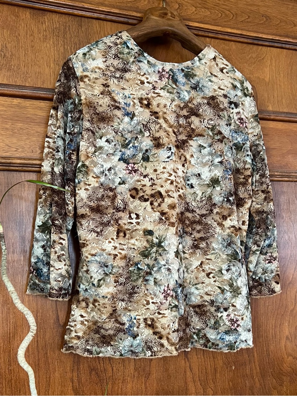 'Sash' Vintage Lace 3/4 Sleeve Top with Abstract Floral Pattern in Earthy Tones - Picture 3 of 3